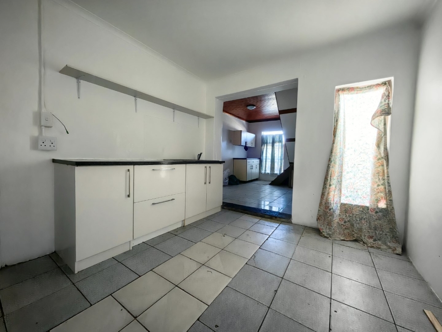 4 Bedroom Property for Sale in Lavender Hill Western Cape